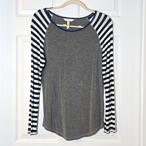 B16. Matilda Jane Heathered Gray Navy White Stripes Ling Sleeve Raglan Shirt S - Picture 1 of 4